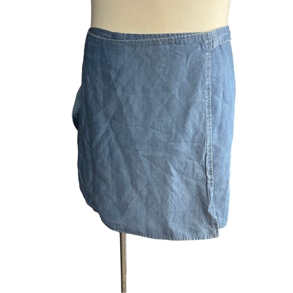Marine Layer Poppy Reversible Wrap Mini Skirt  Medium Wash Chambray Denim Sz Med - Picture 10 of 16